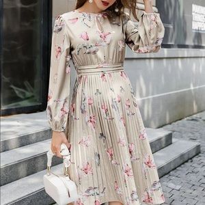 Simplee Keyhole Neckline Floral Pleated Hem Dress